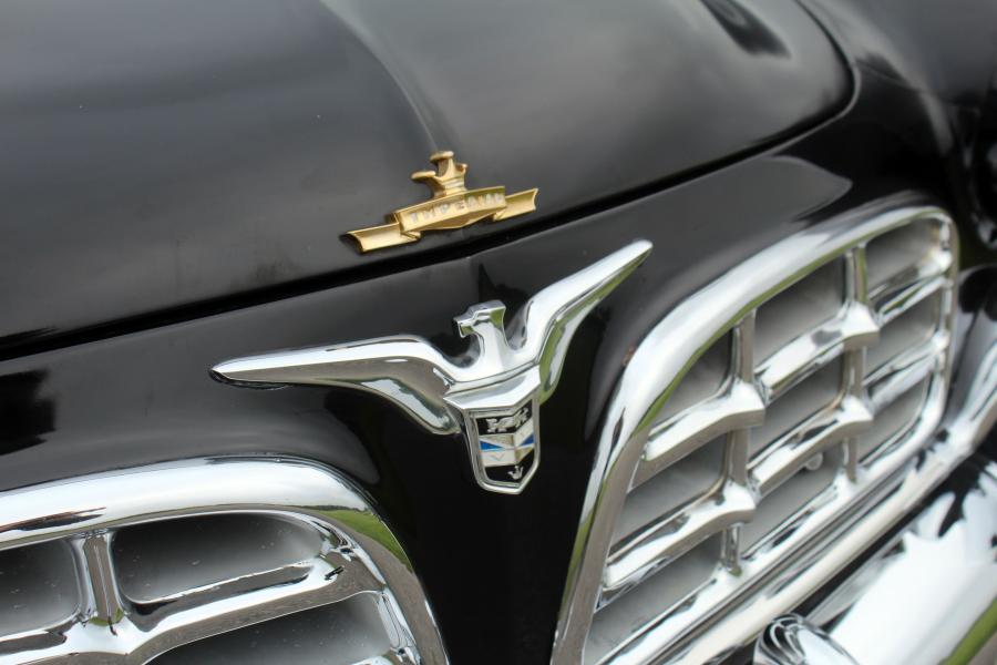 Логотип Imperial Sedan (C73) 1956 года  (фото 7 из 15)